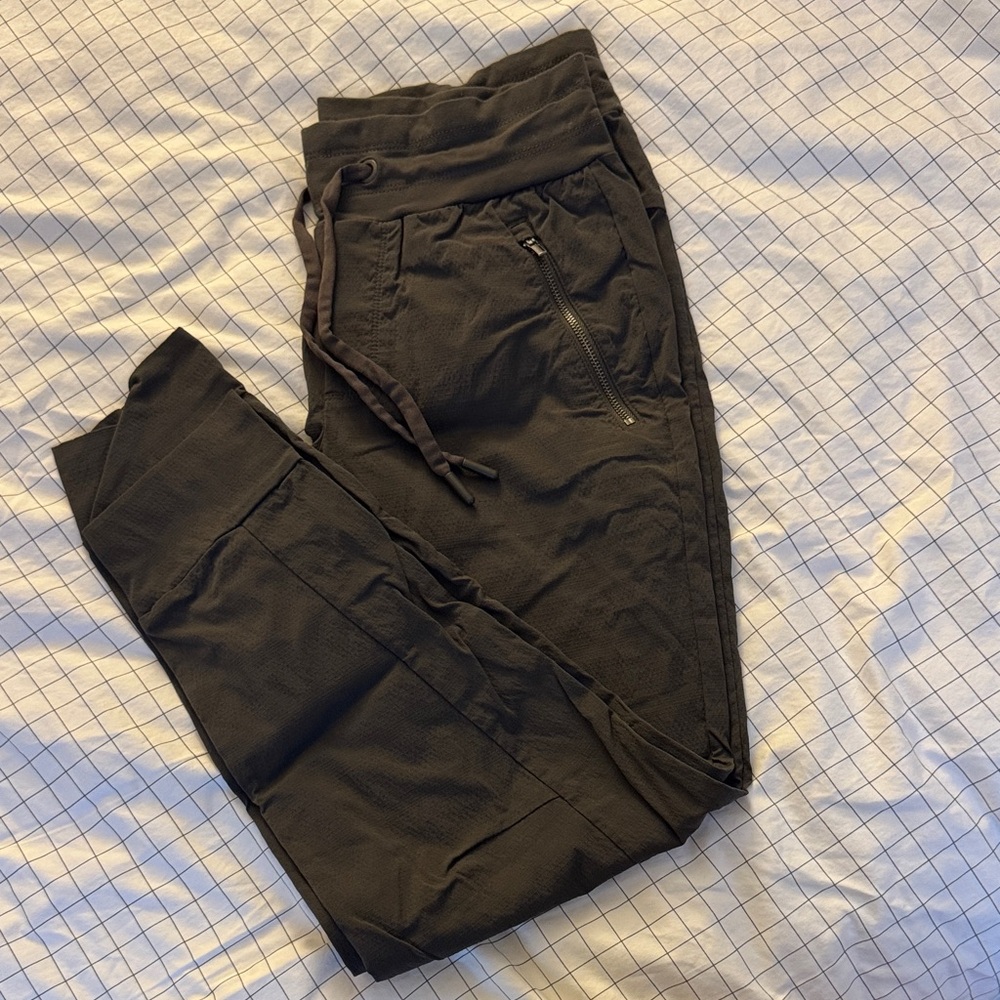 Athleta Trekkie North Jogger in dark grey